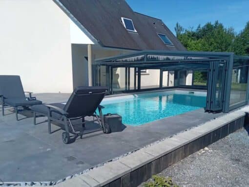 Terrasse en céramique et ardoises dans la campagne normande près du Havre