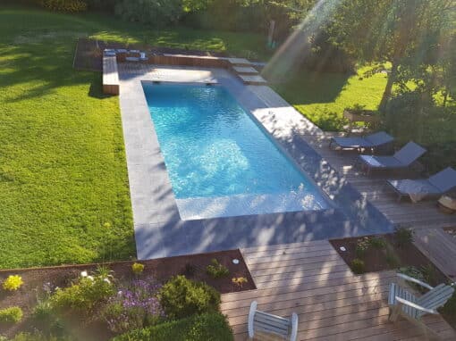 Aménagement d&rsquo;une piscine en mixte bois exotique/céramique